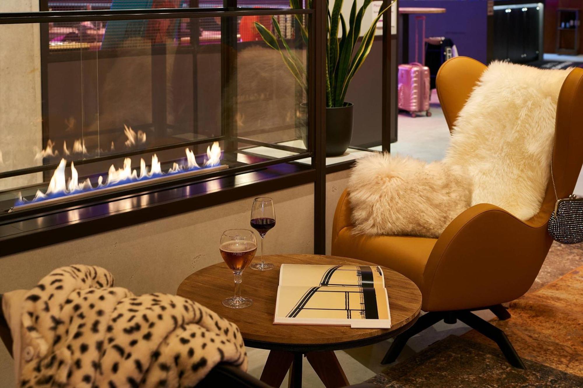 Moxy Brussels City Center Ixelles Exterior photo