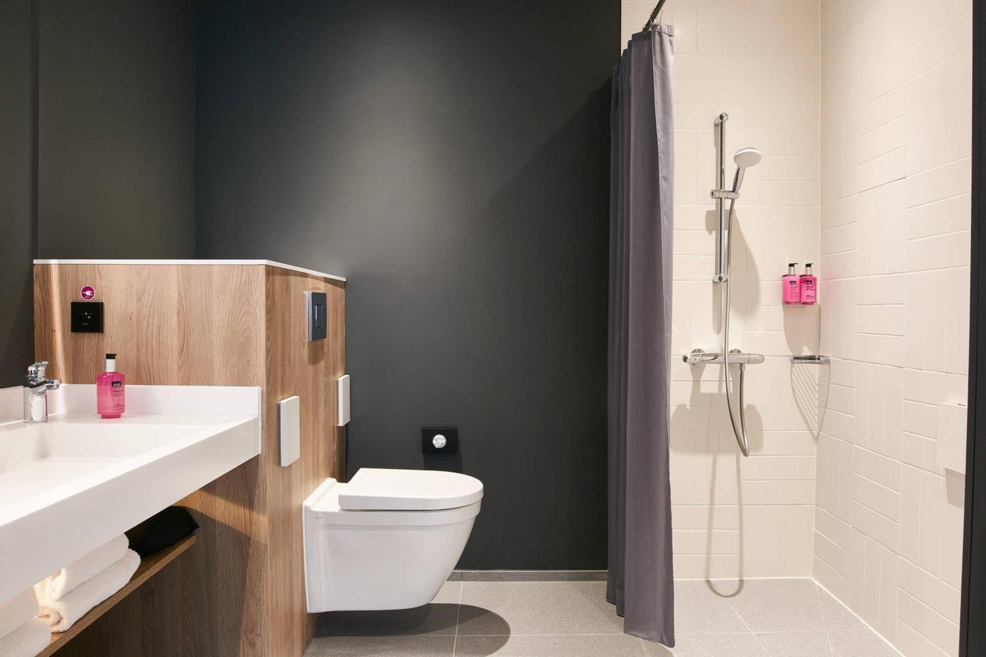 Moxy Brussels City Center Ixelles Exterior photo